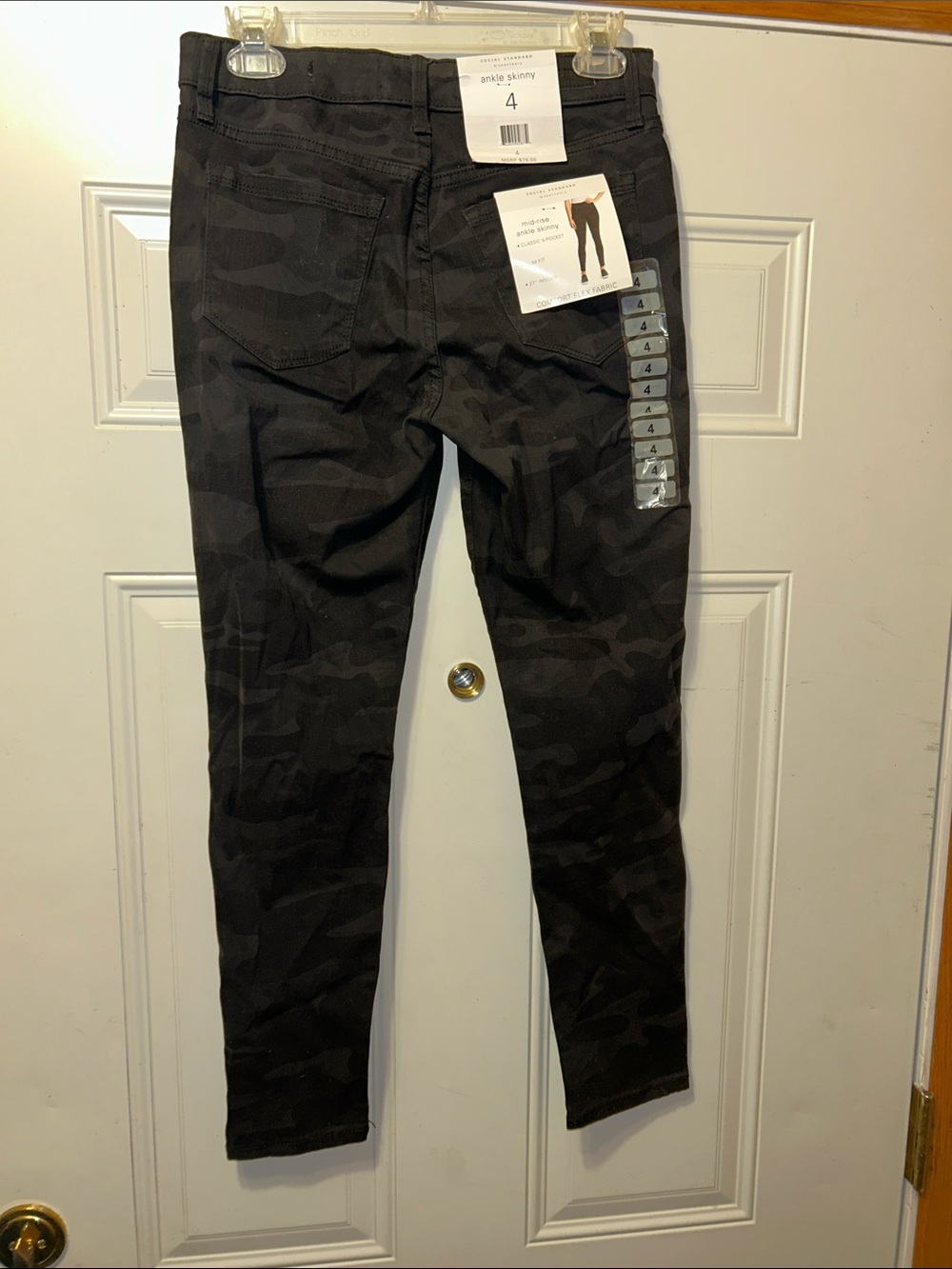 Ankle Skinny Jeans 4 NWT